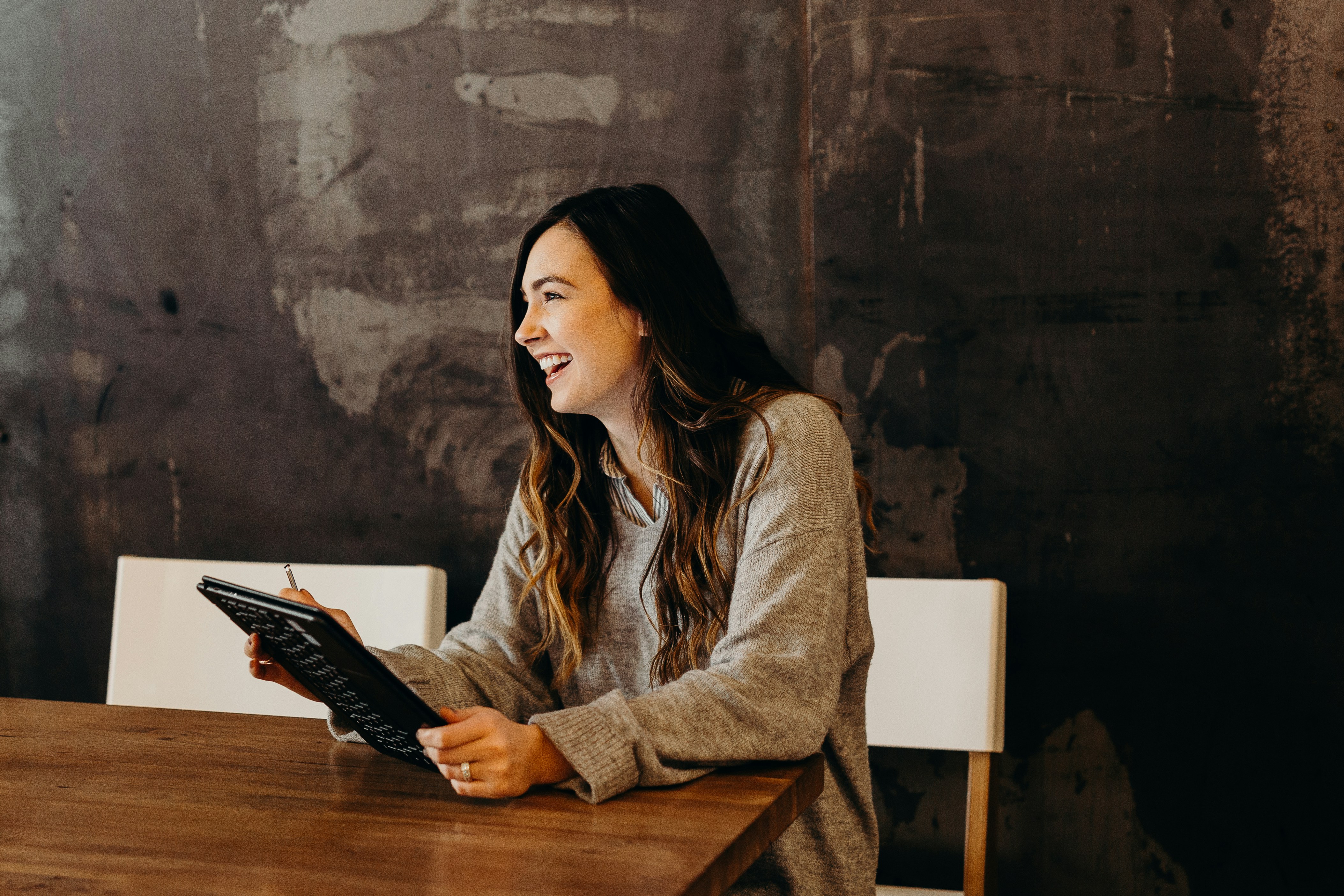 How Recruiters Use AI and Why Job Seekers Get Overlooked